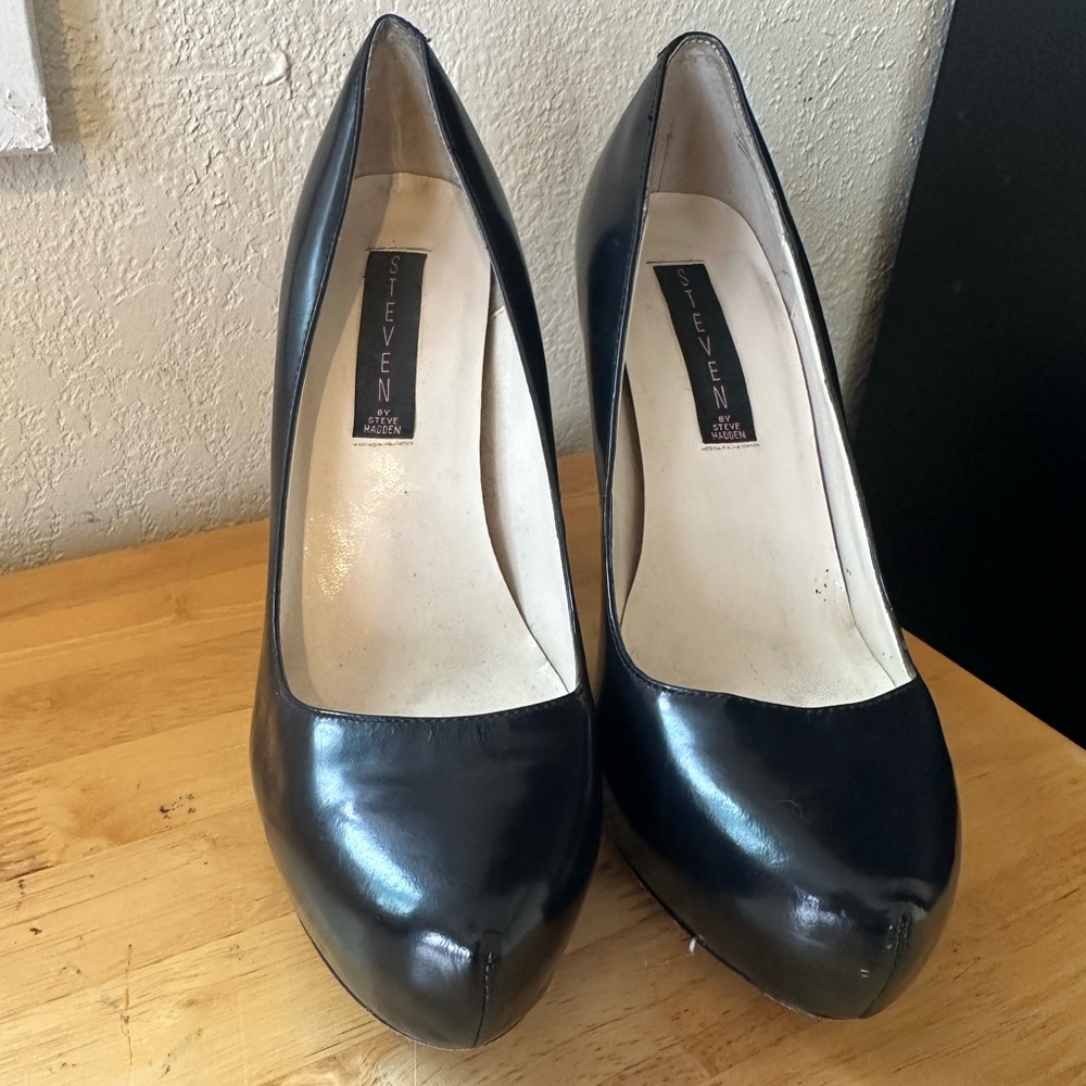Steve Madden Classic Black Heels - Picture 2 of 9